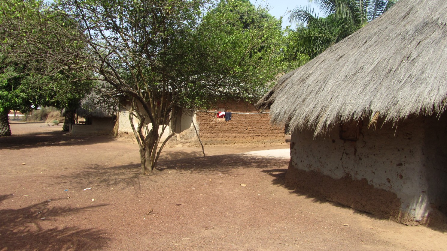 Huts in Kamawornie village