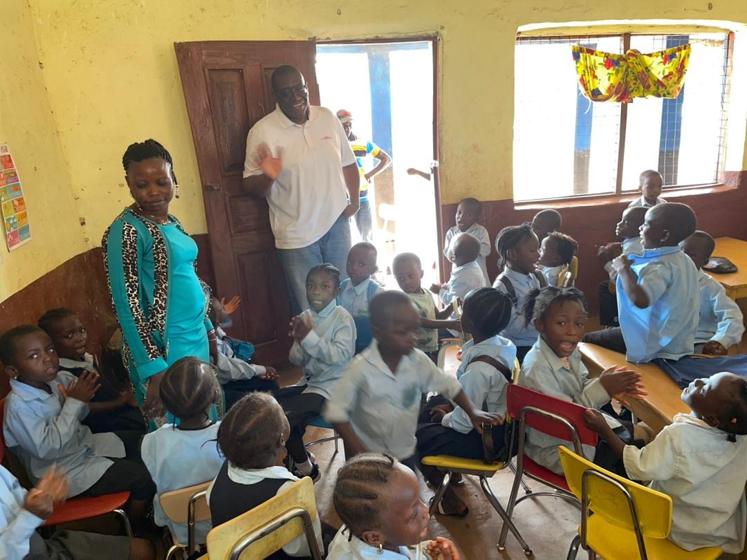 Sylvester saying hello to the kids in Kamawornie Nursery School